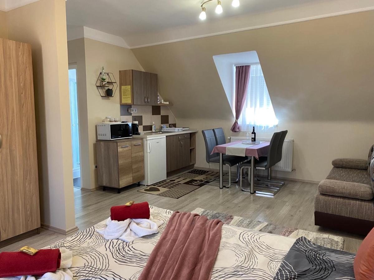 Oreo Apartman Eger Luaran gambar